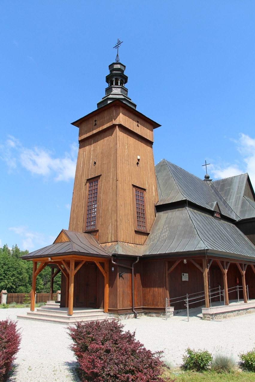 Drewniany kościół parafialny pod wezwaniem Podwyższenia...