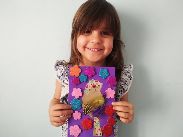 4,5-letnia Matylda prezentuje swoją pracę