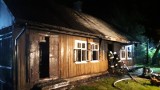Łopoń. Tragiczny pożar drewnianego domu pod Tarnowem. W nocy z piątku na sobotę w płomieniach zginął 61-letni mężczyzna