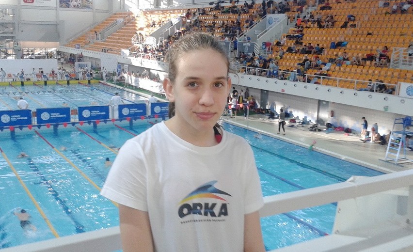 Młoda pływaczka Orki Grudziądz Karolina Rosińska potrafi...