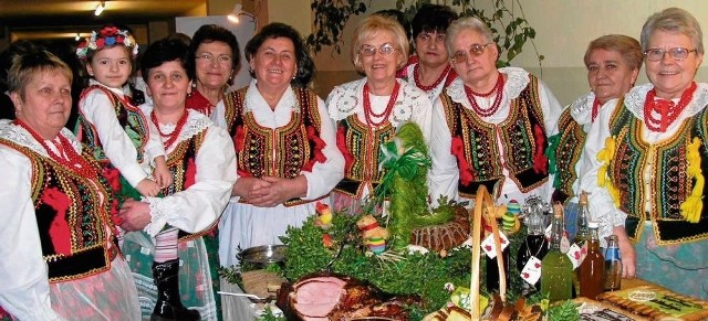 Gospodynie z Baranówki co roku podczas gminnego  konkursu częstują pysznymi potrawami