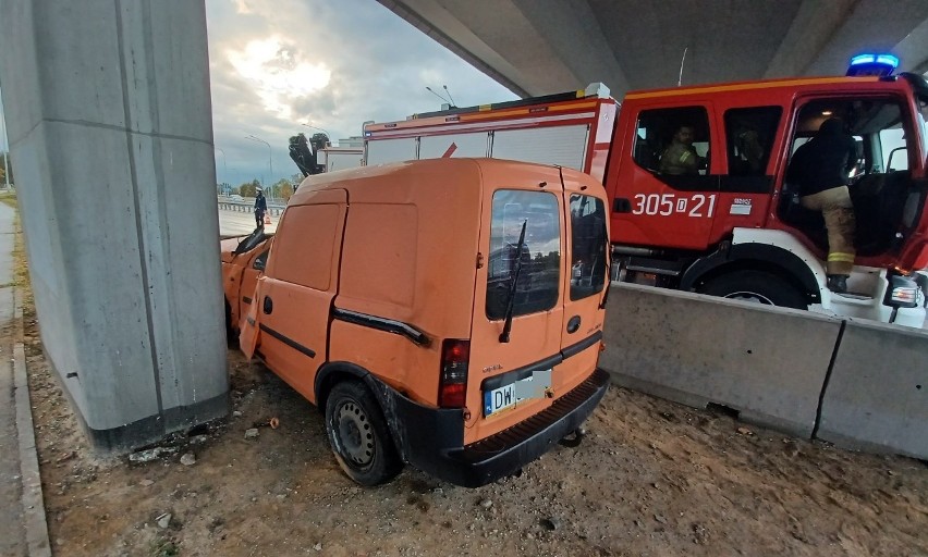 Kierowca samochodu  dostawczego z niewiadomych przyczyn...