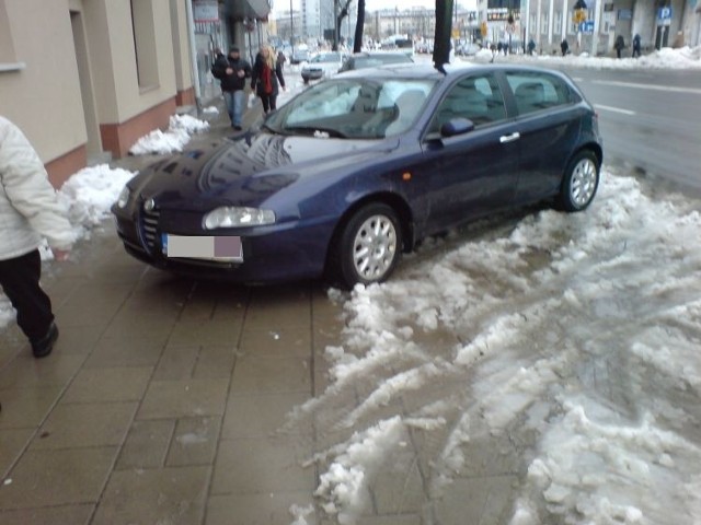 Alfa romeo blokowała przejście w samo południe