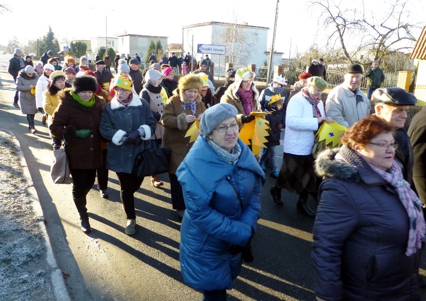 W trakcie marszu barcinianie wyśpiewywali kolędy