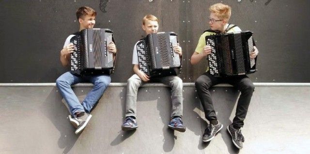 Pierwsze miejsce w kategorii zespoły zdobyła na słowackim festiwalu akordeonowym radomska grupa Accordions for Word, od lewej: Piotr Poterała. Mikołaj Skopek i Piotr Motyka.