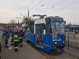 Kraków. Pożar pantografu w tramwaju linii 49. Akcja gaśnicza przy Klimeckiego