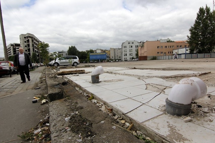 Dawny targ na Zielińskiego zamienia się w parking. A miasto chce na nim zarobić