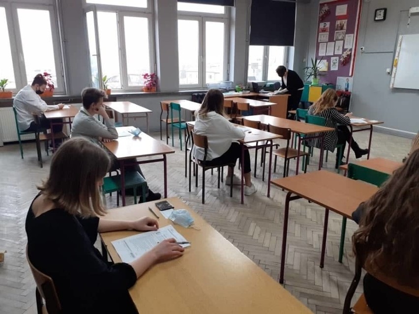 Próbny egzamin ósmoklasisty 2021 w powiecie starachowickim. Tak uczniowie pisali język polski (ZDJĘCIA)