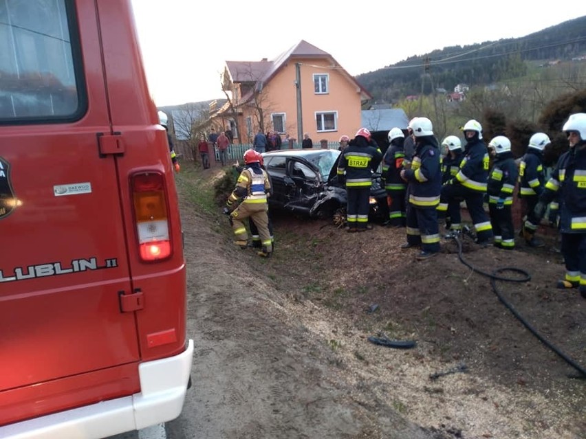 Młyńczska. Auto, którym kierował 28-latek mając we krwi 1,6 promila - koziołkowało