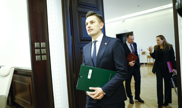 Wiceminister sprawiedliwości Arkadiusz Myrcha skomentował sprawę ewentualnego opuszczenia więzień przez Wąsika i Kamińskiego