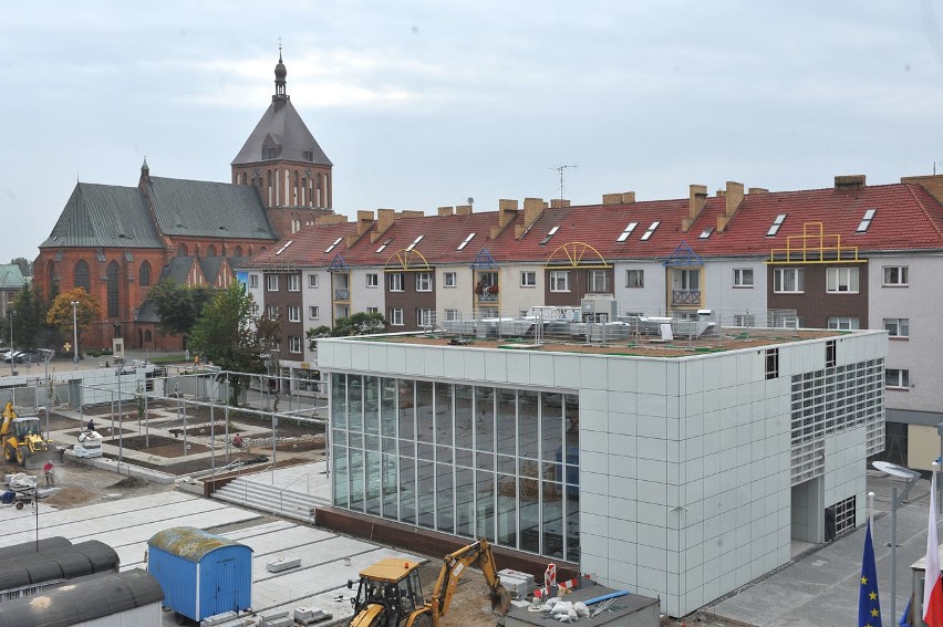 Plac przed koszalińskim ratuszem.