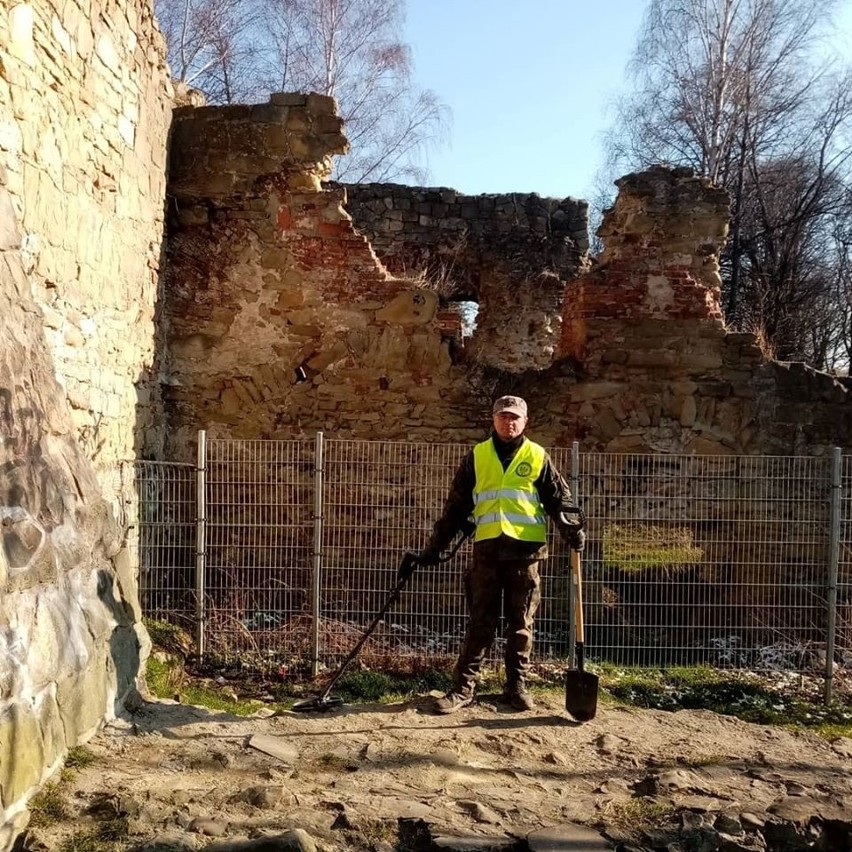 Nowy Sącz. Na Wzgórzu Zamkowym znaleziono prawdziwe skarby. Bada je archeolog [ZDJĘCIA]