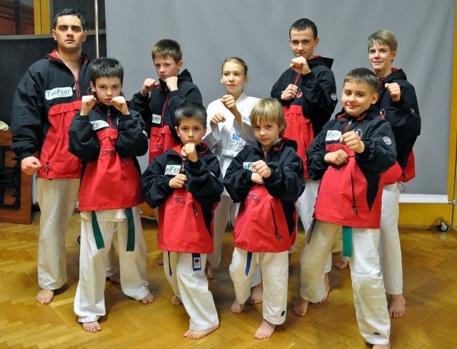 Ekipa młodych tarnobrzeskich karateków oraz ich trener Grzegorz Uzar wystąpią w sobotnich mistrzostwach Polski w Rzeszowie.