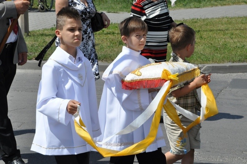 Procesja w parafii NMP Saletyńskiej w Ostrowcu