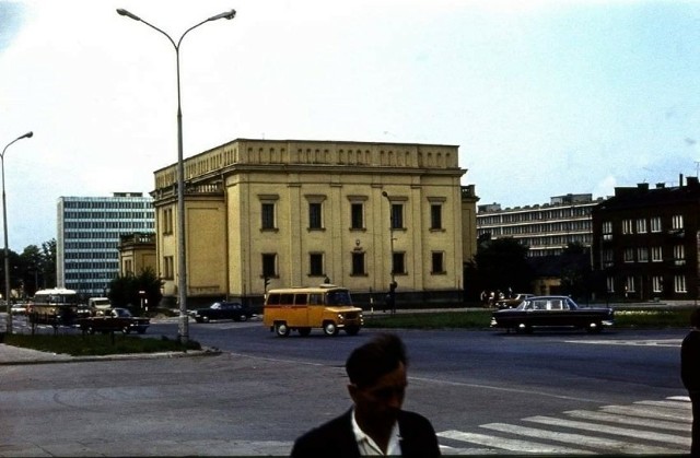 Lata 1971-1980, była siedziba Archiwum Państwowego w Kielcach w przebudowanym gmachu dawnej synagogi