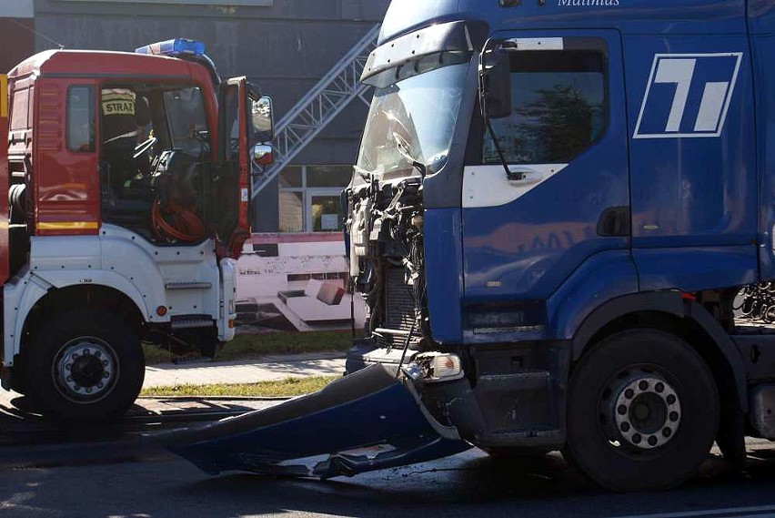 66-letni kierowca nissana zginął w zderzeniu z ciężarówką w...