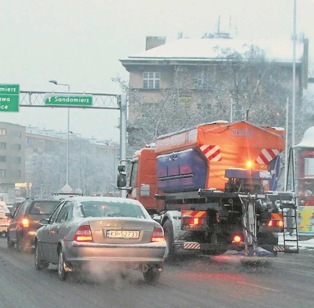 Tej zimy drogowcy głównie musieli walczyć z oblodzonymi ulicami