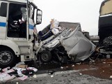 Wypadek na DK 1 koło Radomska. Ciężarówka zderzyła się z busem. Ranni [ZDJĘCIA]
