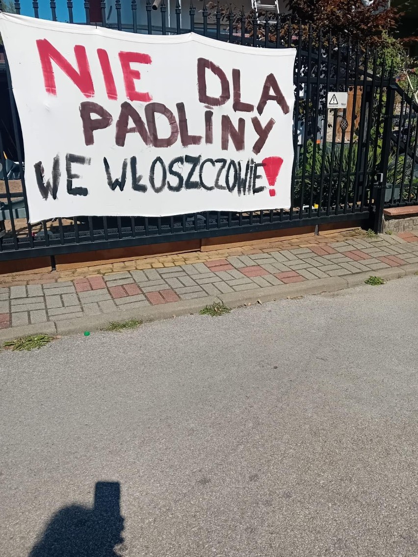 Kolejny protest w sprawie inwestycji Farmutilu we Włoszczowie. Potem nadzwyczajna rada powiatu w Starostwie. Transmisja na żywo