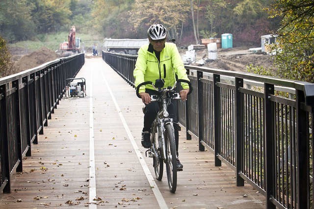 Most kolejki otwarto w ubiegłym roku. Od razu zdobył serca rowerzystów.