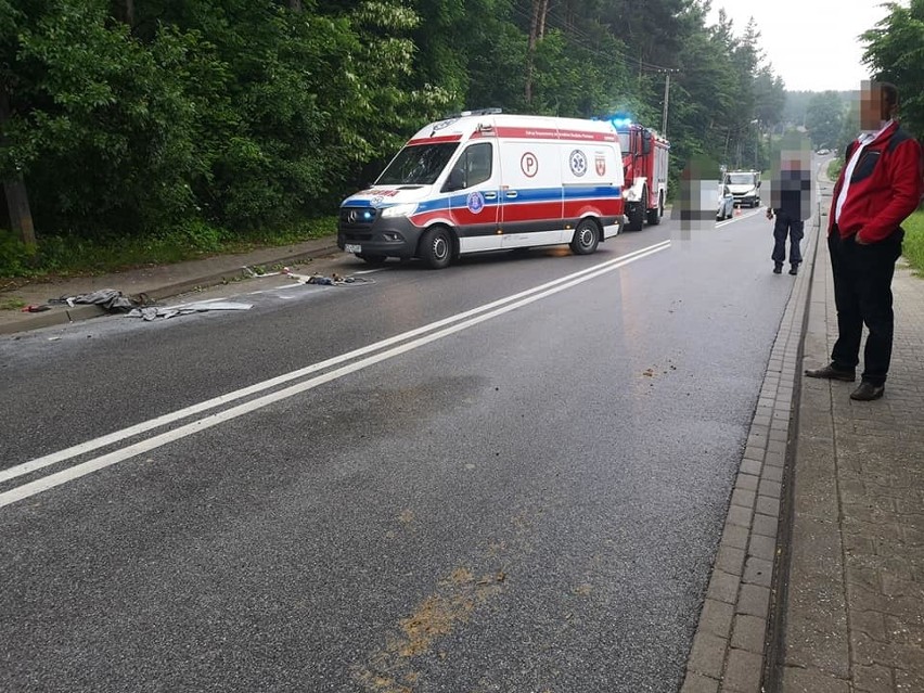 Wypadek w Niesułowicach, trzy osoby zostały ranne. Droga zablokowana [ZDJĘCIA]