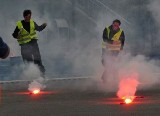 Odpalał flary na meczu. Pseudokibic myślał, że jak zakryje twarz, uniknie kary