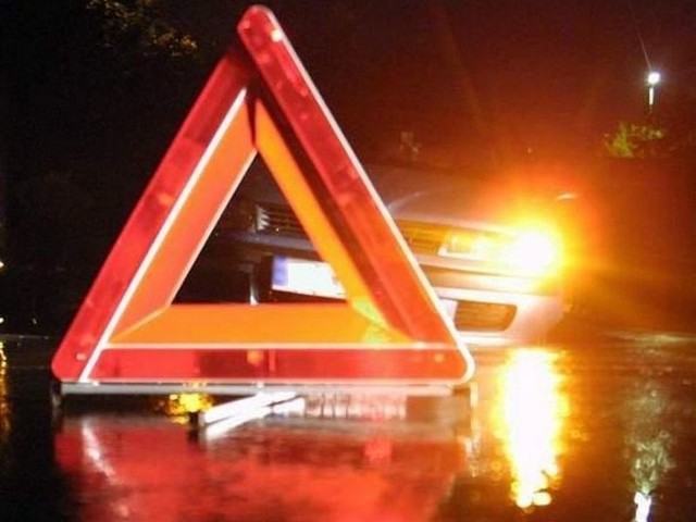Przy moście przez Słupię i skrzyżowaniu z drogą do Rowów, doszło do kolizji aż czterech samochodów.