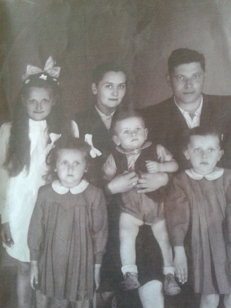 Rodzina Stanisławy Kmiciewicz w czasie przyjazdu do Zielonej...