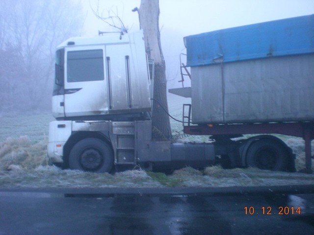O godzinie 6.16 w miejscowości Pietna zderzyły się trzy samochody osobowe i dwie ciężarówki. Droga wojewódzka 416 przez krótki czas była zablokowana.