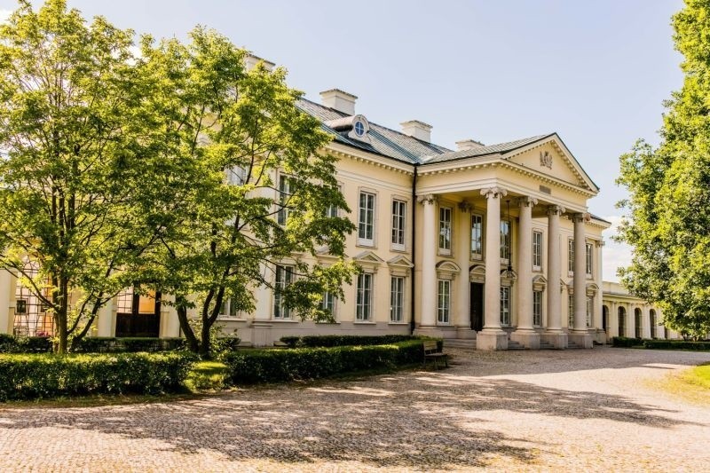 Walewice to historyczne miejsce z XVIII-wiecznym pałacem...