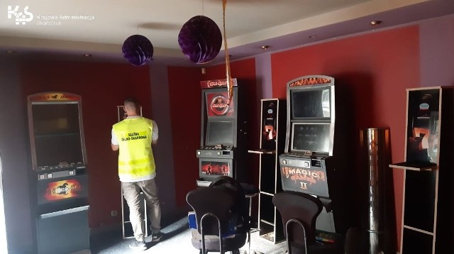 Dolnośląscy celnicy skonfiskowali 25 nielegalnych automatów do gier.