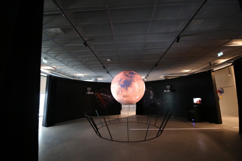 Wnętrze zmodernizowanego Planetarium prezentuje się...