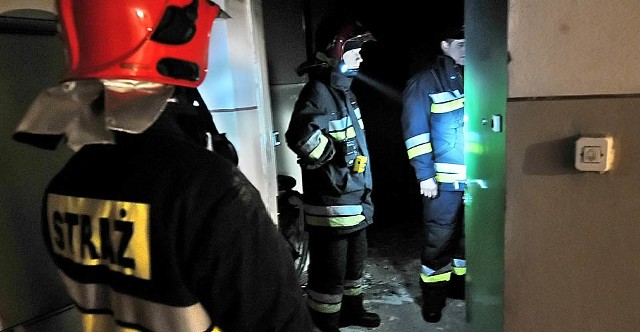 Strażacy wchodząc do mieszkania użyli kamery termowizyjnej
