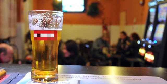 Do zdarzenia doszło na terenie jednej z pijani piwa w Łabiszynie.