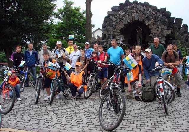 Uczestnicy pielgrzymki na pamiątkowej fotografii