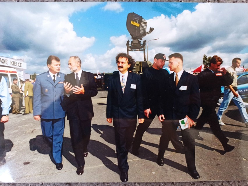 Dziarskim krokiem ekspozycję MSPO w 1996 roku zwiedzał...