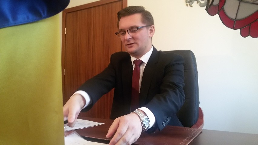 Marcin Krupa wprowadza się do nowego gabinetu, Piotr Uszok...