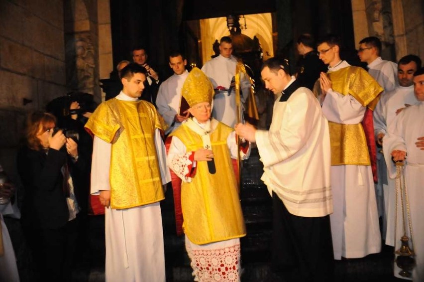 Liturgia Wigilii Paschalnej z procesją rezurekcyjną w Katedrze Wawelskiej i w Bazylice Mariackiej