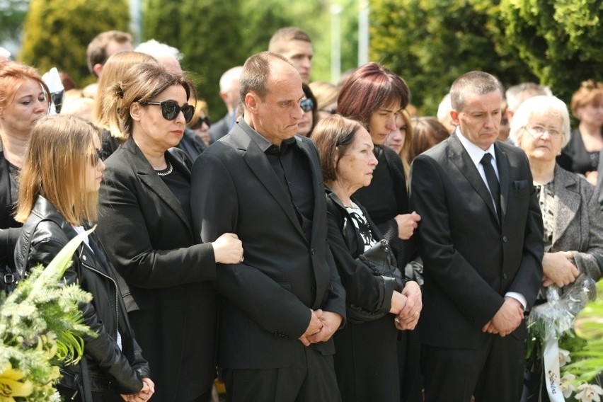 Wrocław: Pogrzeb ojca Pawła Kukiza. Tadeusz Kukiz spoczął na cmentarzu przy ul. Bardzkiej
