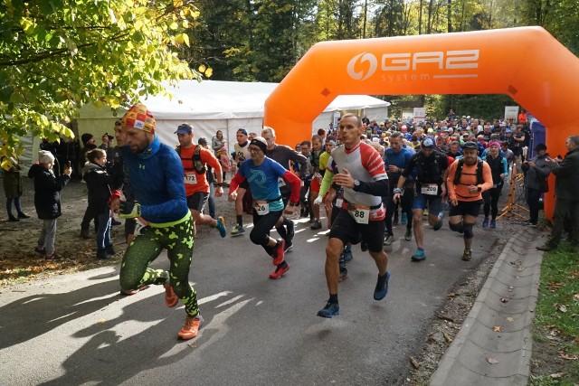 Ekstremalny Półmaraton Górski o Puchar Starosty Powiatu Żywieckiego. Zobacz kolejne zdjęcia. Przesuwaj zdjęcia w prawo - naciśnij strzałkę lub przycisk NASTĘPNE