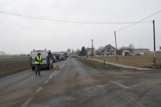 Wczoraj o godz. 10.50 dyżurny policji w Golubiu-Dobrzyniu otrzymał zgłoszenie o wypadku w Szychowie.