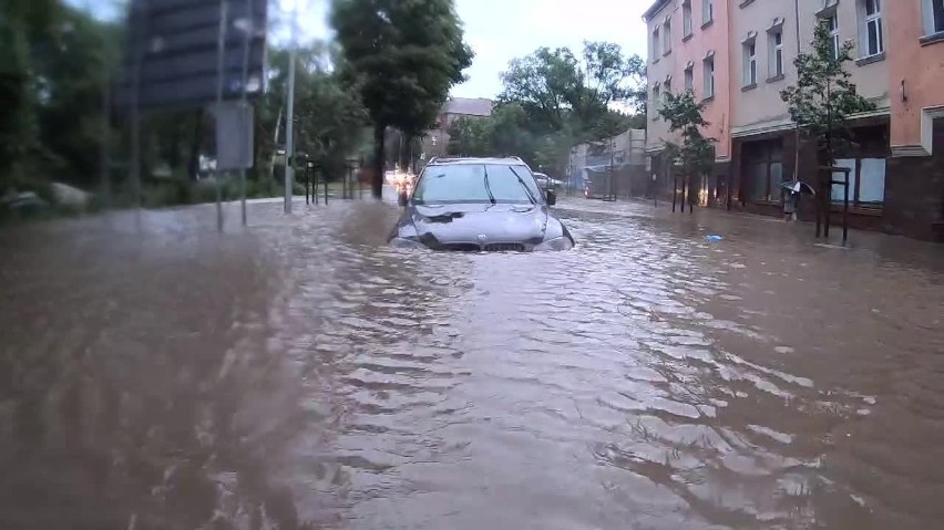 Miesięczna średnia opadów to w Gorzowie 35 littrów/mkw. W...