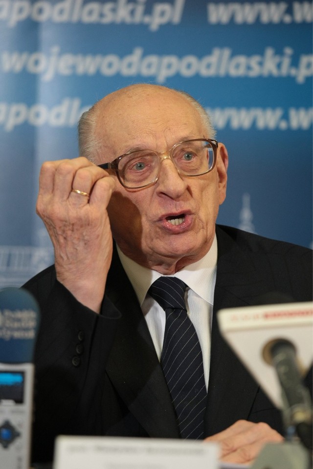 Władysław Bartoszewski zmarł 24 kwietnia 2015.