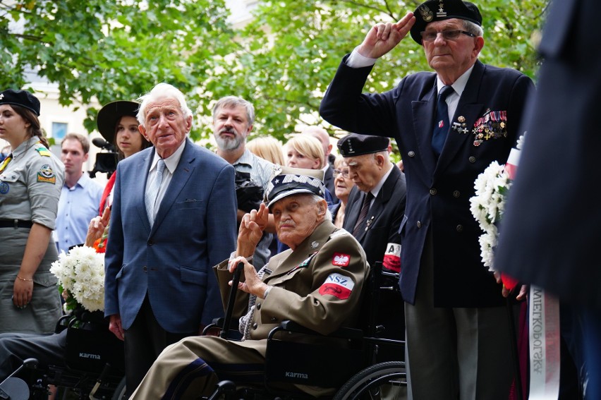 O godzinie „W” czyli punktualnie o 17. rozbrzmiały syreny...