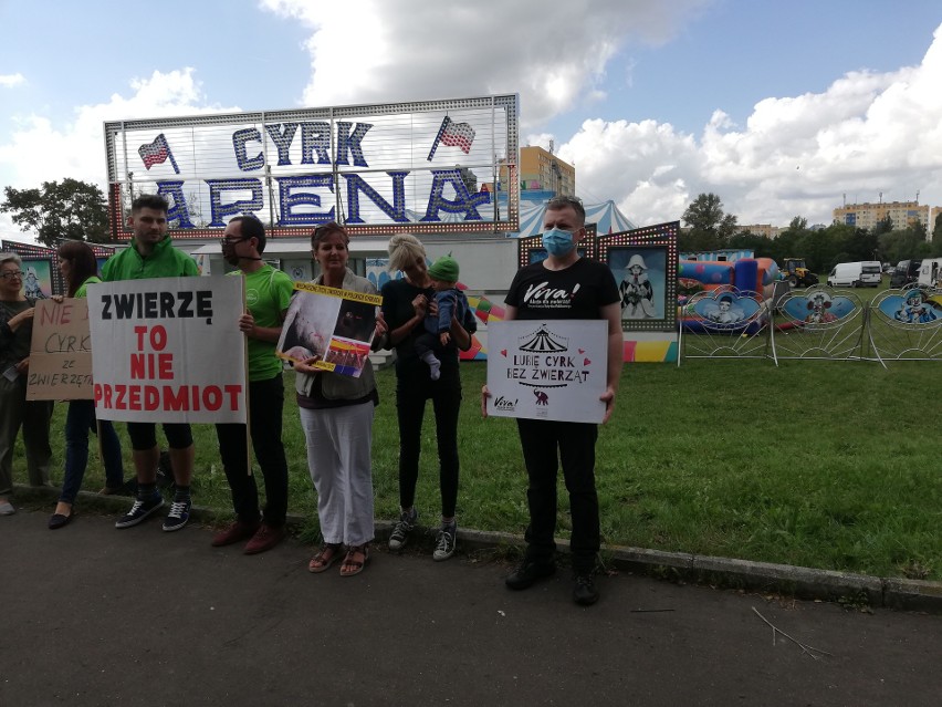 Protest przed Cyrkiem Arena we Wrocławiu