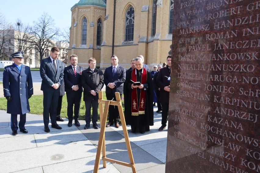 Krótka ceremonia rocznicowa pod przewodnictwem ks. Ireneusza...