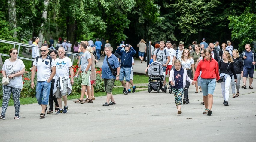 W 2020 roku w związku z pandemią COVID-19 rząd wprowadził...