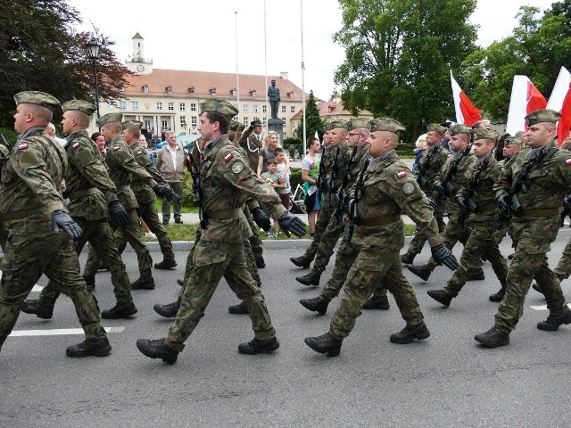 Koszalińskie uroczystości odbyły się na placu przed pomnikiem Marszałka Józefa Piłsudskiego.