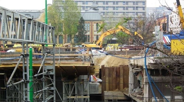 Rusza rozbiórka mostu Uniwersyteckiego w Poznaniu