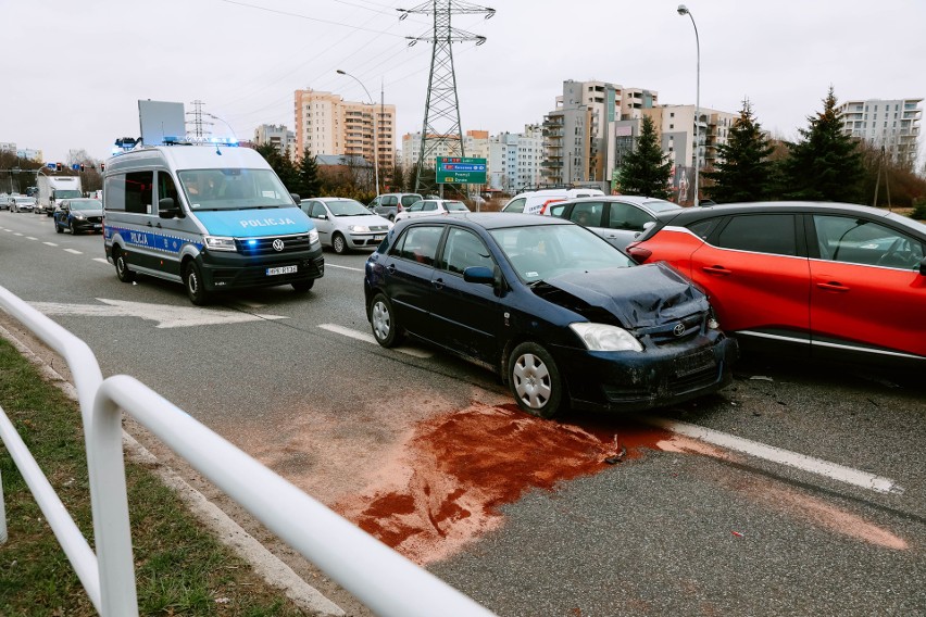 Zderzenie czterech samochodów na alei Powstańców Warszawy w Rzeszowie [ZDJĘCIA, WIDEO]